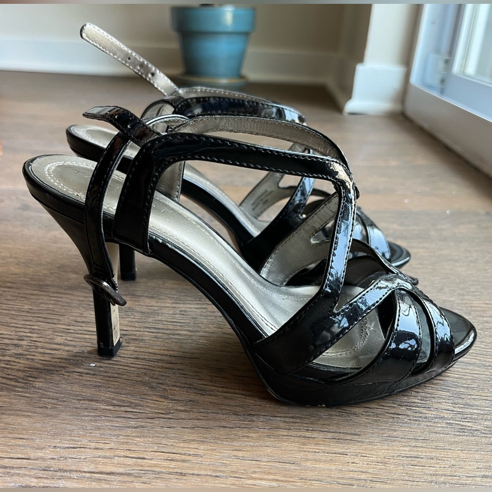 Tahari Heels